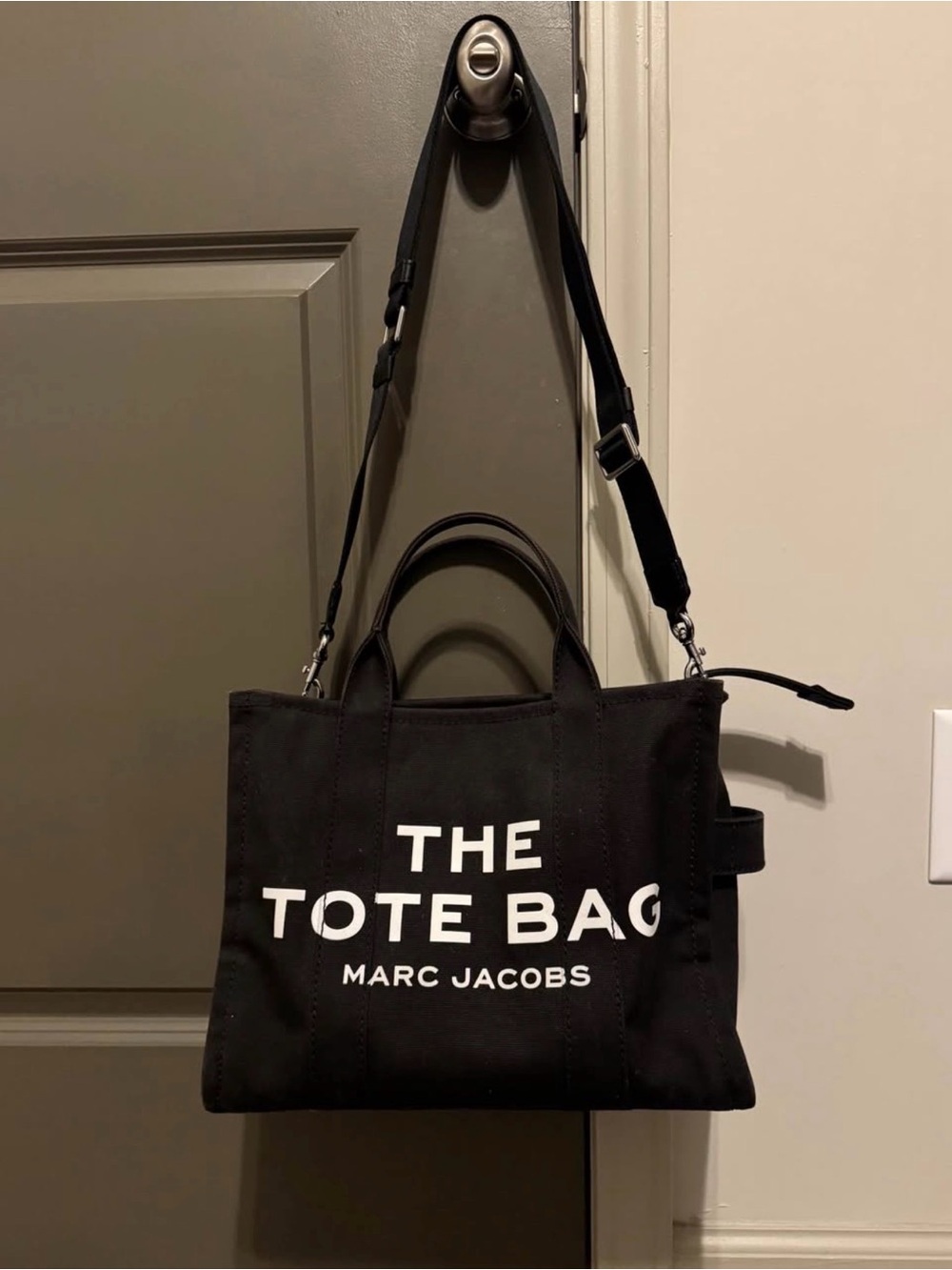 Marc Jacobs “The Tote Bag” Size MEDIUM